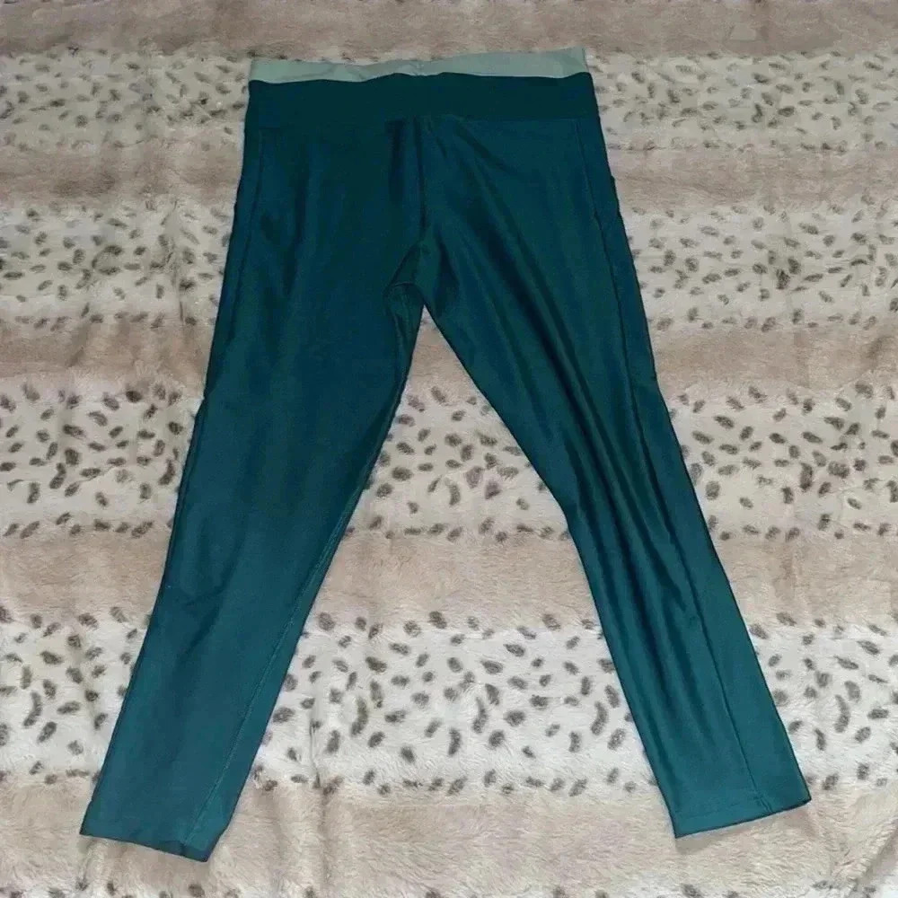 Crane Workout Leggings - Picture 2 of 3